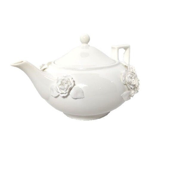 Wedgwood White Petal Teapot with Lid Vintage Fine English Bone China Floral - Picture 2 of 6